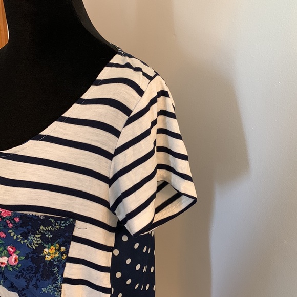 High-Low Pattern Tshirt - Picture 3 of 7